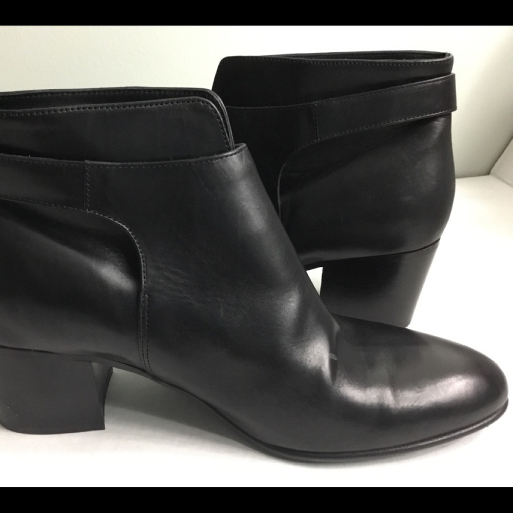 Vince Ankle Booties Size:9.5